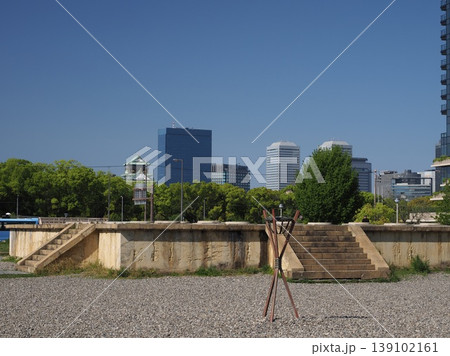 大阪・難波宮跡公園と大阪城天守閣、高層ビル 大阪・難波宮跡公園と大阪城天守閣、高層ビル 139102161