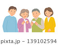 高齢の両親の免許返納を見守る子供達 139102594