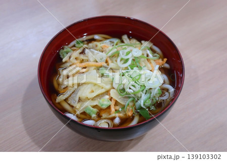 立ち食いのかき揚げ天うどん 立ち食いのかき揚げ天うどん 139103302