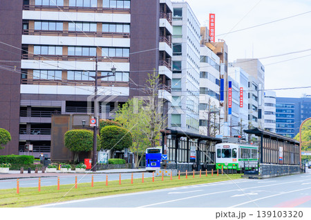 春の熊本市電 路面電車 熊本県熊本市 春の熊本市電 路面電車 熊本県熊本市 139103320