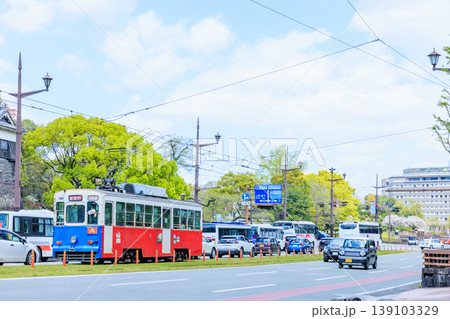 春の熊本市電 路面電車 熊本県熊本市 春の熊本市電 路面電車 熊本県熊本市 139103329