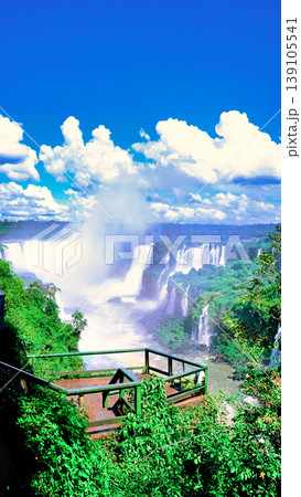 世界遺産・イグアスの滝の絶景 世界遺産・イグアスの滝の絶景 139105541