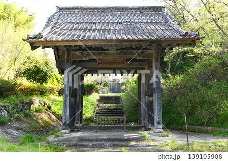 【川俣町「頭陀寺」山門】 139105908