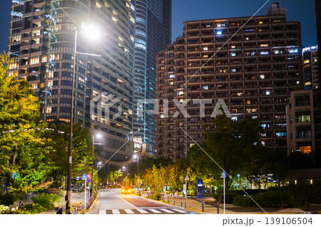 麻布台ヒルズ夜の街路 麻布台ヒルズ夜の街路 139106504