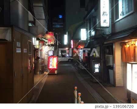 レトロな飲み屋街 レトロな飲み屋街 139106720