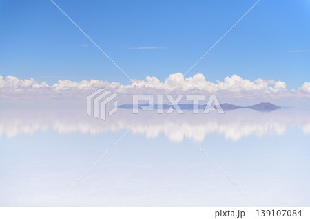 Serene reflection of sky and cloud at Salar de Uyuni salt flat in Bolivia Serene reflection of sky and cloud at Salar de Uyuni salt flat in Bolivia 139107084