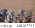 楽器を持ったテデイベア　4体並んで　少しアップ 139107725