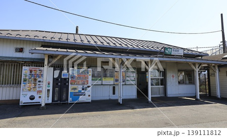 JR内房線の青堀駅駅舎 139111812