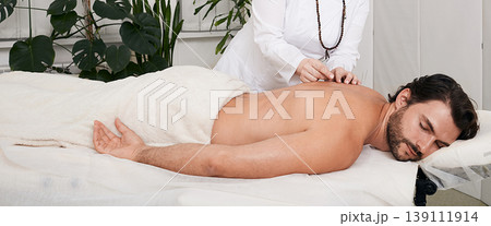 Treatment of back pain with acupuncture needles for man patient. Traditional Chinese Medicine Treatment of back pain with acupuncture needles for man patient. Traditional Chinese Medicine 139111914