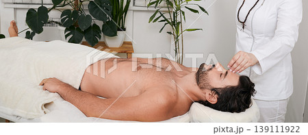 Treatment of headaches and migraines with acupuncture 139111922
