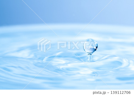 水しぶきのアクションショット 水しぶきのアクションショット 139112706