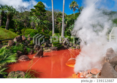 Chinoike Jigokuor Blood pond hell with steam against blue sky, Beppu Chinoike Jigokuor Blood pond hell with steam against blue sky, Beppu 139112887