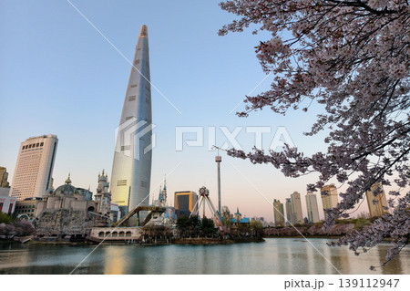 cherry blossom at Seokchon Lake with Lotte World tower, Seoul cherry blossom at Seokchon Lake with Lotte World tower, Seoul 139112947
