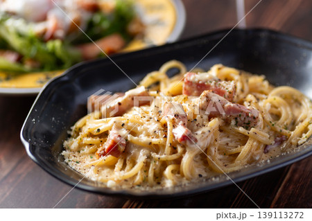 ベーコンのカルボナーラパスタ 139113272