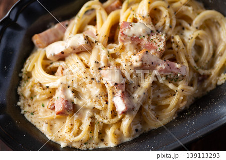 ベーコンのカルボナーラパスタ 139113293