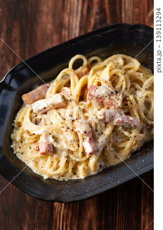 ベーコンのカルボナーラパスタ 139113294