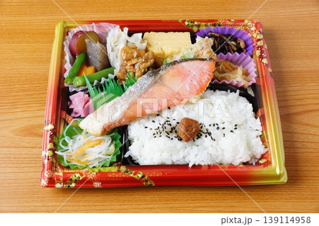 紅鮭の幕の内弁当 139114958