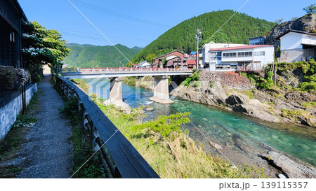 郡上八幡：吉田川と宮ヶ瀬橋 139115357