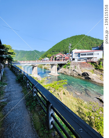 郡上八幡：吉田川と宮ヶ瀬橋 139115358