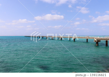 沖縄宮古島のエメラルドブルーの海 沖縄宮古島のエメラルドブルーの海 139116821
