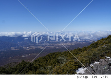 2月下旬の編笠山・西岳の冬景色（長野県富士見町と山梨県北杜市） 139117519