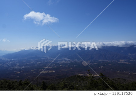 2月下旬の編笠山・西岳の冬景色（長野県富士見町と山梨県北杜市） 139117520