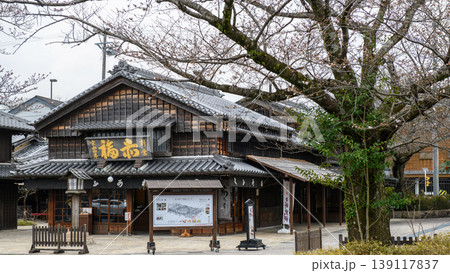 朝の伊勢神宮おはらい町 赤福 五十鈴川店 三重県 朝の伊勢神宮おはらい町 赤福 五十鈴川店 三重県 139117837