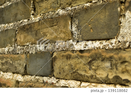 Close up of the wall. Brick wall, brick pattern. Wall feature and wall structure. For background use. Close up of the wall. Brick wall, brick pattern. Wall feature and wall structure. For background use. 139118082