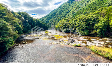 吹割渓谷の雄大な景色と片品川の清流:群馬県沼田市の名勝 吹割渓谷の雄大な景色と片品川の清流:群馬県沼田市の名勝 139118543