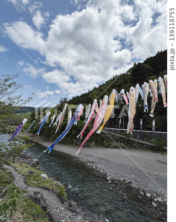 群馬県:神流川公園/河川敷の鯉のぼり/群馬県神流(かんな)町 群馬県:神流川公園/河川敷の鯉のぼり/群馬県神流(かんな)町 139118755