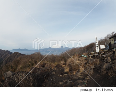 月中旬の金時山・明神ヶ岳(神奈川県箱根町・南足柄市、静岡県小山町) 月中旬の金時山・明神ヶ岳(神奈川県箱根町・南足柄市、静岡県小山町) 139119609