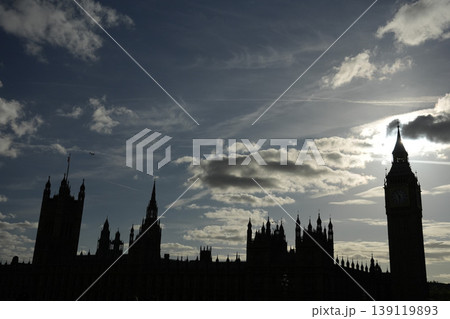 Silhouette backlight at sunset of London Famous Westminster uk landmark 139119893