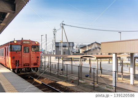 駅に停まるキハ列車 駅に停まるキハ列車 139120586