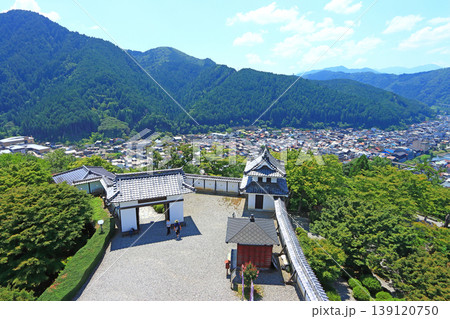 岐阜県郡上市、郡上八幡城から眺めた郡上市の風景 岐阜県郡上市、郡上八幡城から眺めた郡上市の風景 139120750