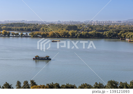Scenic view of Summer Palace Kunming lake from the elevated Tower of Buddhist Incense in Beijing 139121093