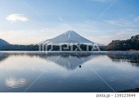 精進湖から望む富士山 精進湖から望む富士山 139123644