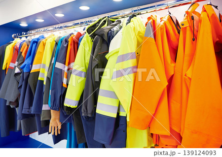 Waterproofing reflective wear for road workers 139124093