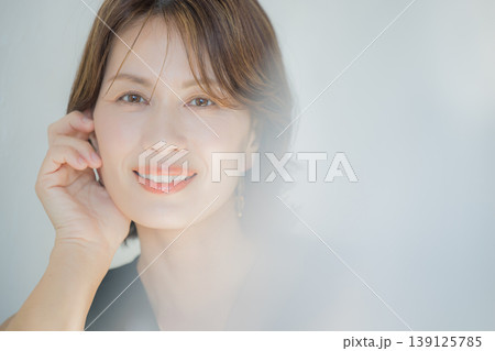 40代女性 139125785