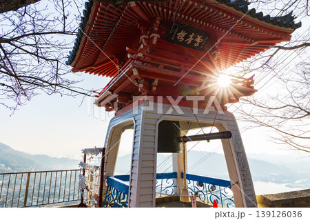 冬の瀬戸内 広島県尾道市 千光寺 鐘楼 冬の瀬戸内 広島県尾道市 千光寺 鐘楼 139126036