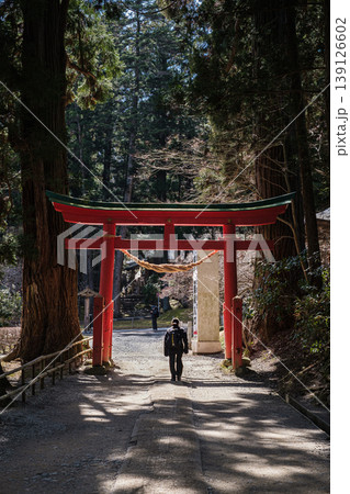 岩手県平泉中尊寺白山神社春影の朱 139126602