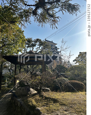 福寿会館の庭から福山城を臨む 139127152