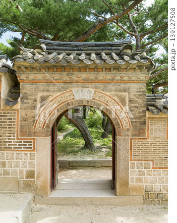 韓国・ソウル 【徳寿宮】惟賢門 / Deoksugung, Seoul, South Korea 139127508