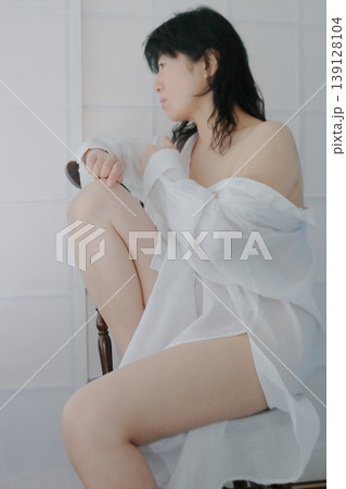 エステで寛ぐ女性 139128104