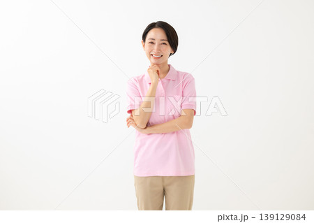 考えるミドル女性 139129084