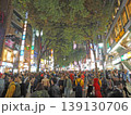 渋谷の繁華街で大勢の人が集まる夜のイベント風景。カラーハーフトーン。 139130706