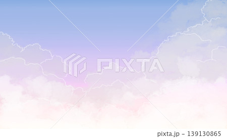 淡いグラデーションの空と雲の背景素材 白く縁取られたふんわり雲のナチュラル背景 コピースペースあり 139130865
