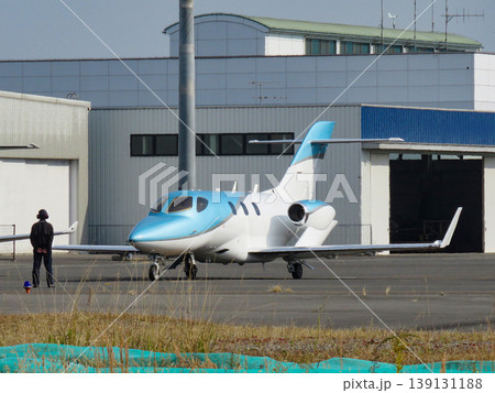 駐機するビジネスジェット機 駐機するビジネスジェット機 139131188