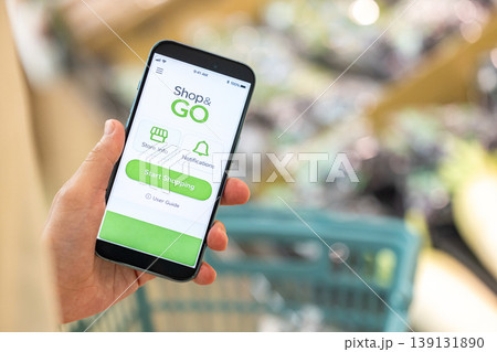 スマレジを使う女性手元イメージ スマレジを使う女性手元イメージ 139131890