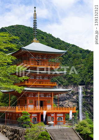 那智の滝と三重塔の風景(和歌山・熊野・世界遺産) 那智の滝と三重塔の風景(和歌山・熊野・世界遺産) 139132521
