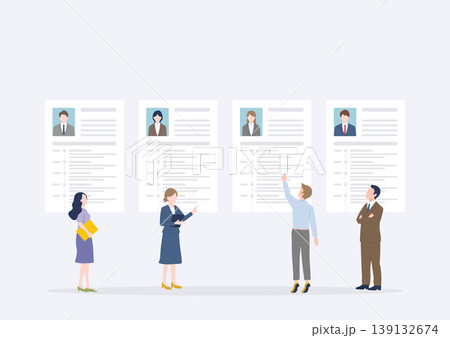 応募書類や履歴書を見ながら選考を行う企業の採用担当者達 139132674
